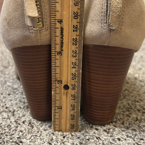 MICHAEL Michael Kors Elsie Cutout Lace-Up Suede Bootie Size 9.5 - Picture 10 of 16